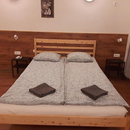 Apartman Vorosmarty Apartment บูดาเปสต์ ภายนอก รูปภาพ