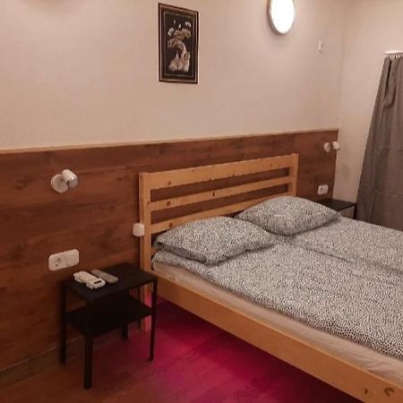 Apartman Vorosmarty Apartment บูดาเปสต์ ภายนอก รูปภาพ