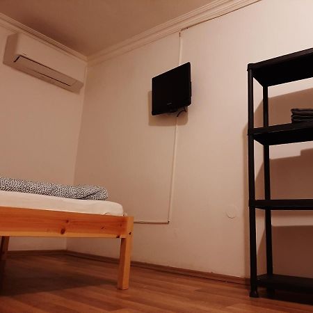 Apartman Vorosmarty Apartment บูดาเปสต์ ภายนอก รูปภาพ