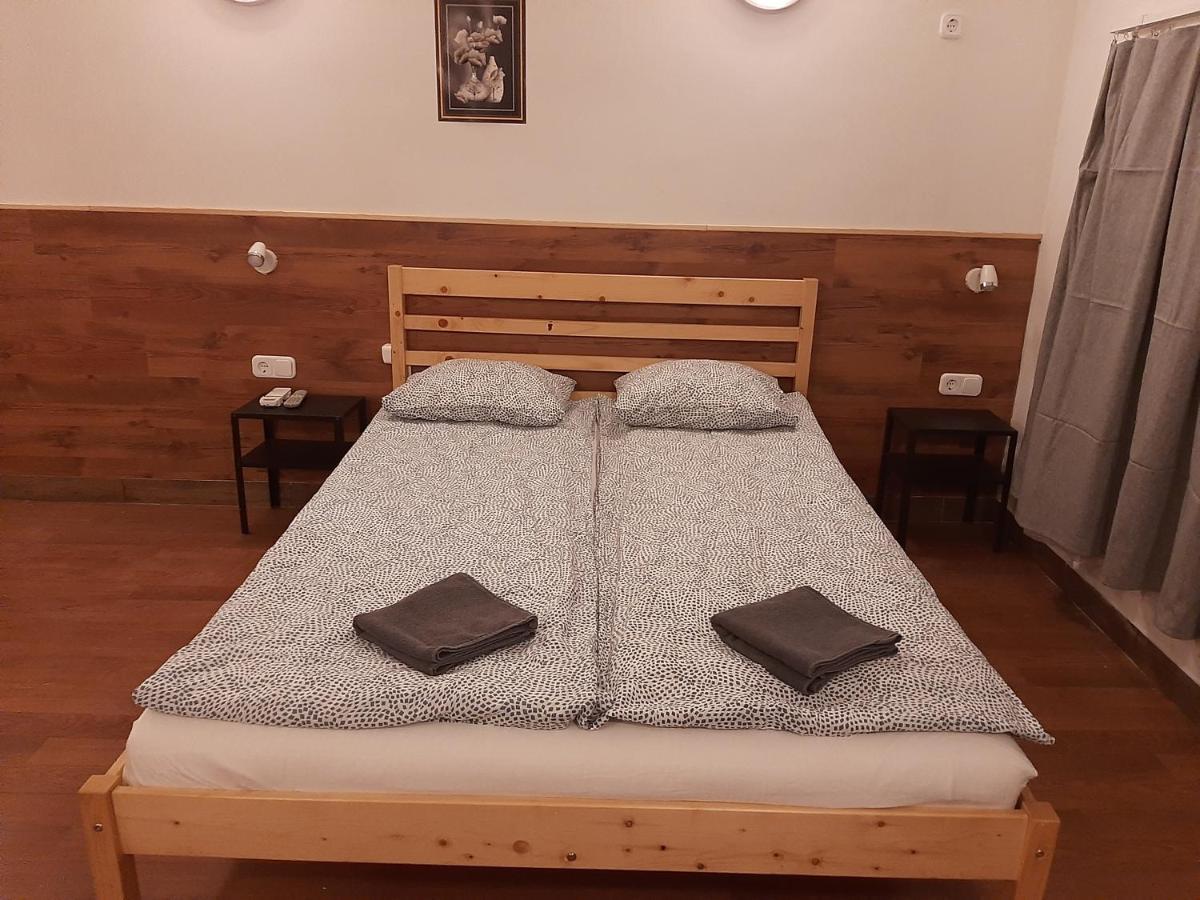 Apartman Vorosmarty Apartment บูดาเปสต์ ภายนอก รูปภาพ