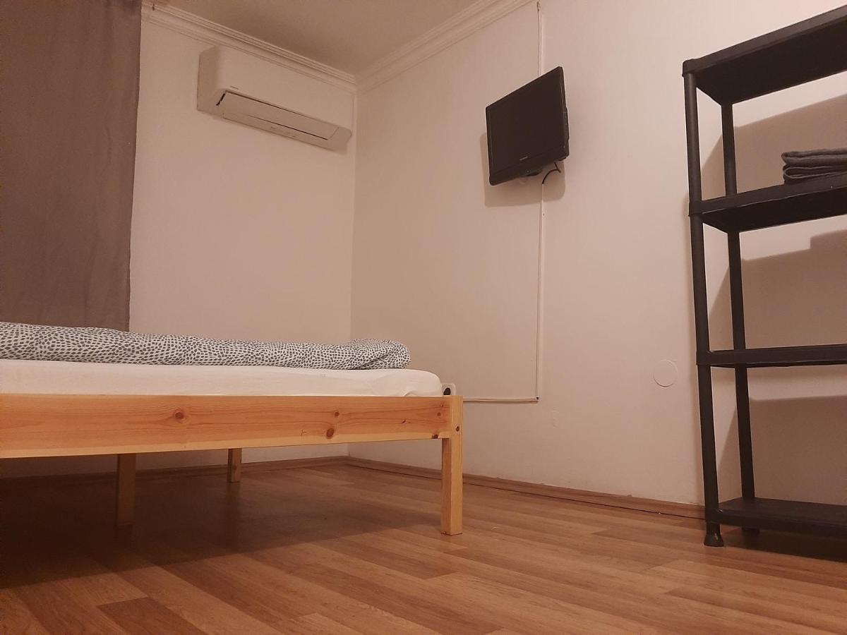 Apartman Vorosmarty Apartment บูดาเปสต์ ภายนอก รูปภาพ
