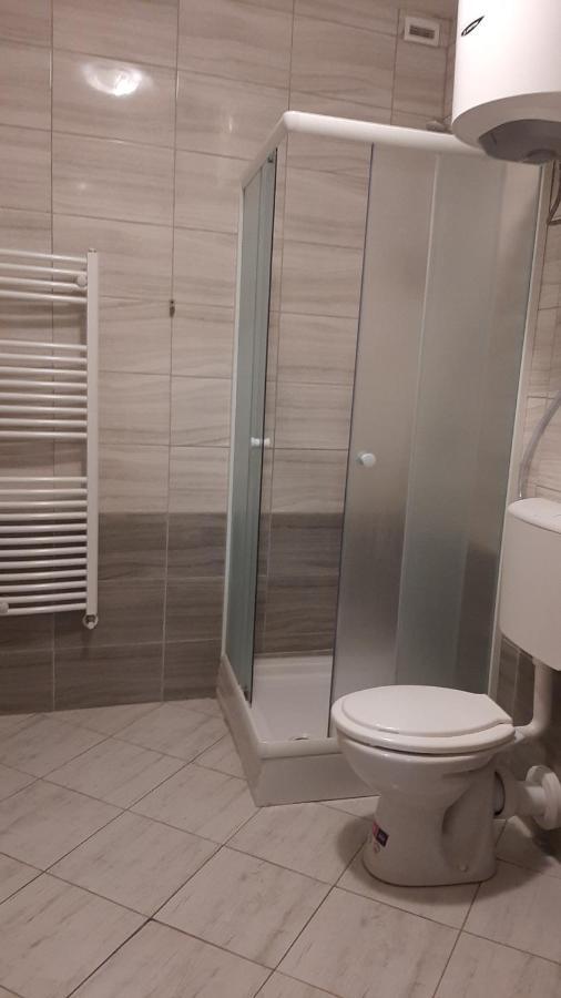 Apartman Vorosmarty Apartment บูดาเปสต์ ภายนอก รูปภาพ