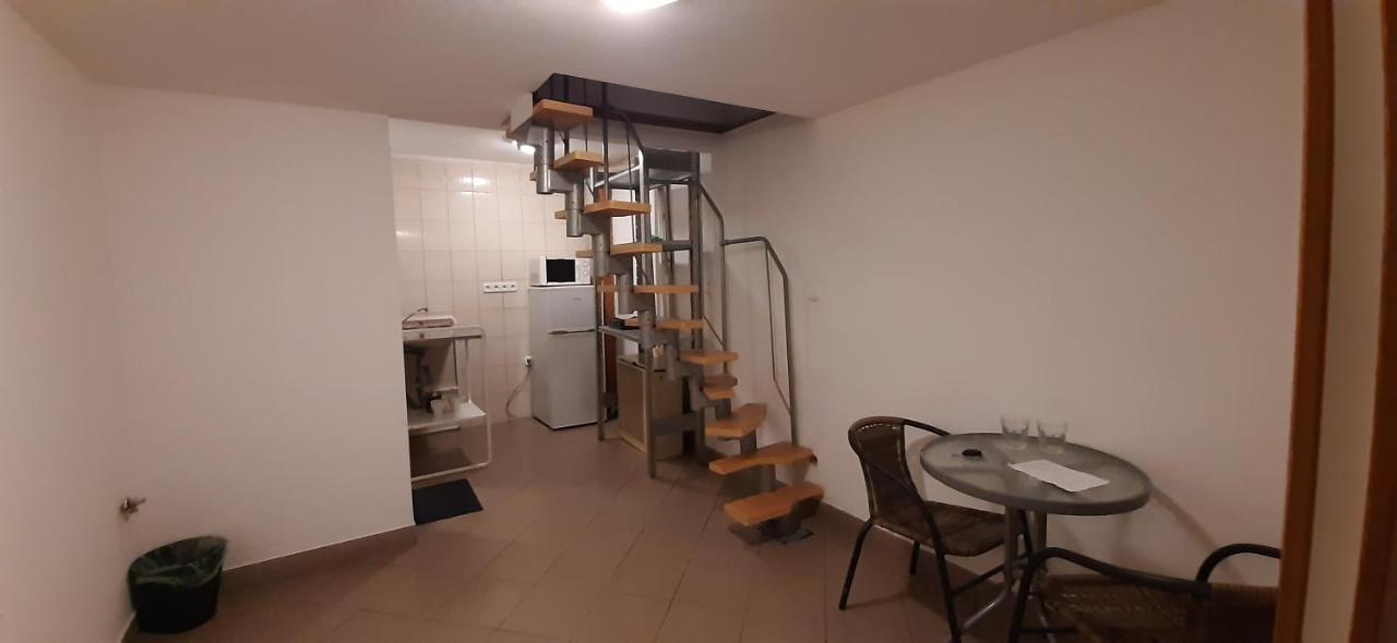 Apartman Vorosmarty Apartment บูดาเปสต์ ภายนอก รูปภาพ