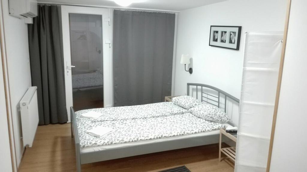 Apartman Vorosmarty Apartment บูดาเปสต์ ภายนอก รูปภาพ