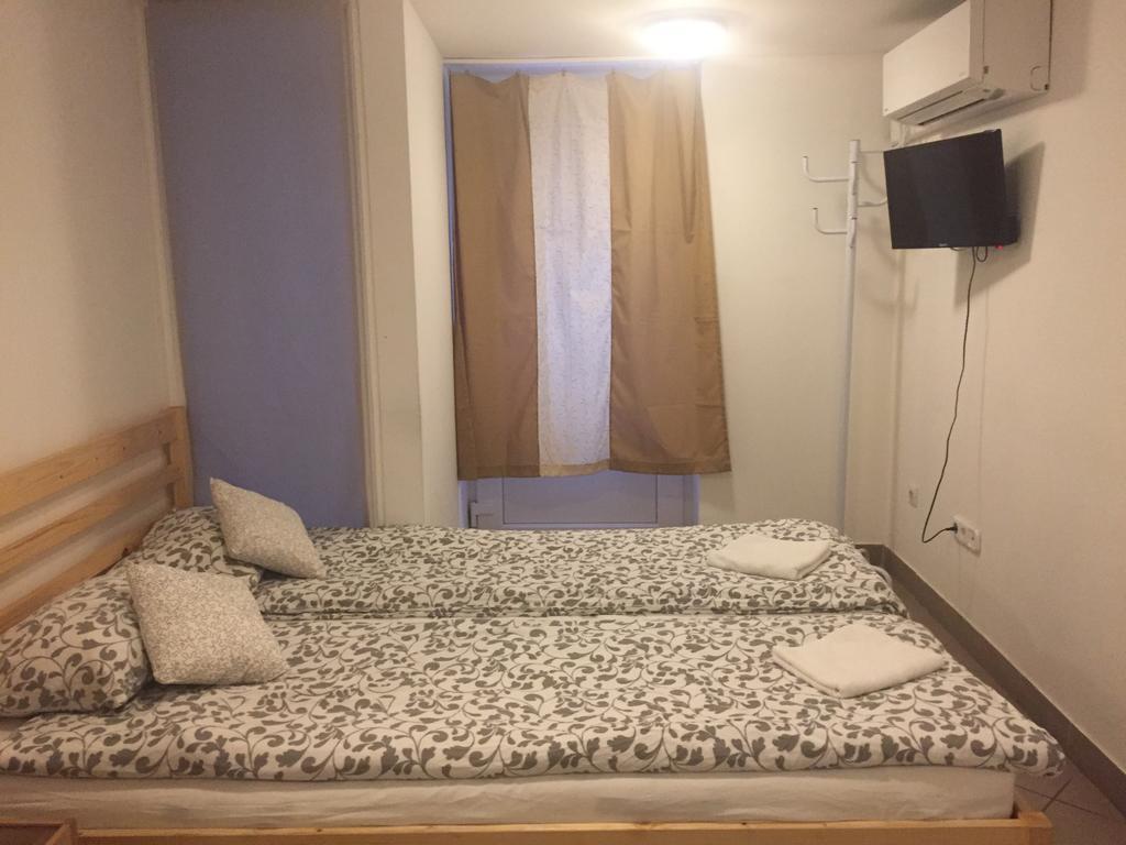 Apartman Vorosmarty Apartment บูดาเปสต์ ภายนอก รูปภาพ