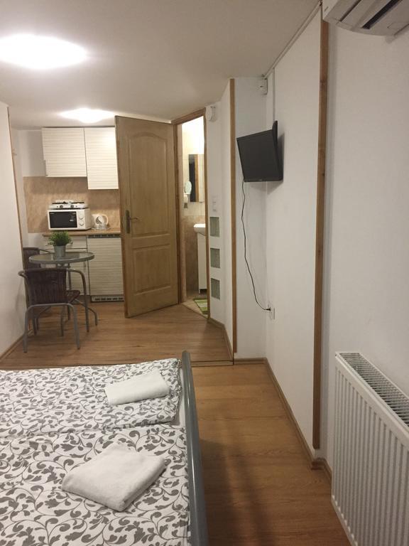 Apartman Vorosmarty Apartment บูดาเปสต์ ภายนอก รูปภาพ