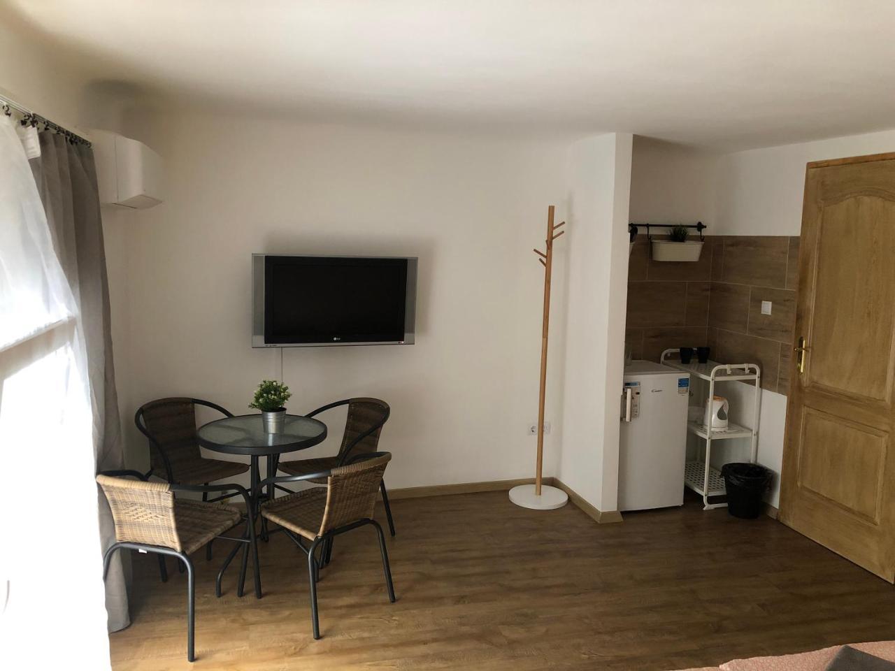 Apartman Vorosmarty Apartment บูดาเปสต์ ภายนอก รูปภาพ